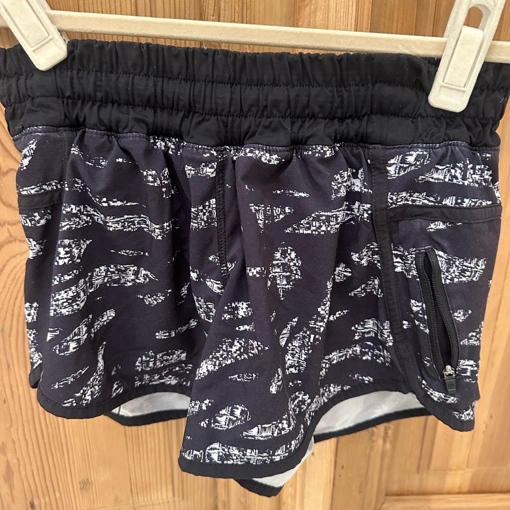 Lululemon Tracker Short 4” size 4